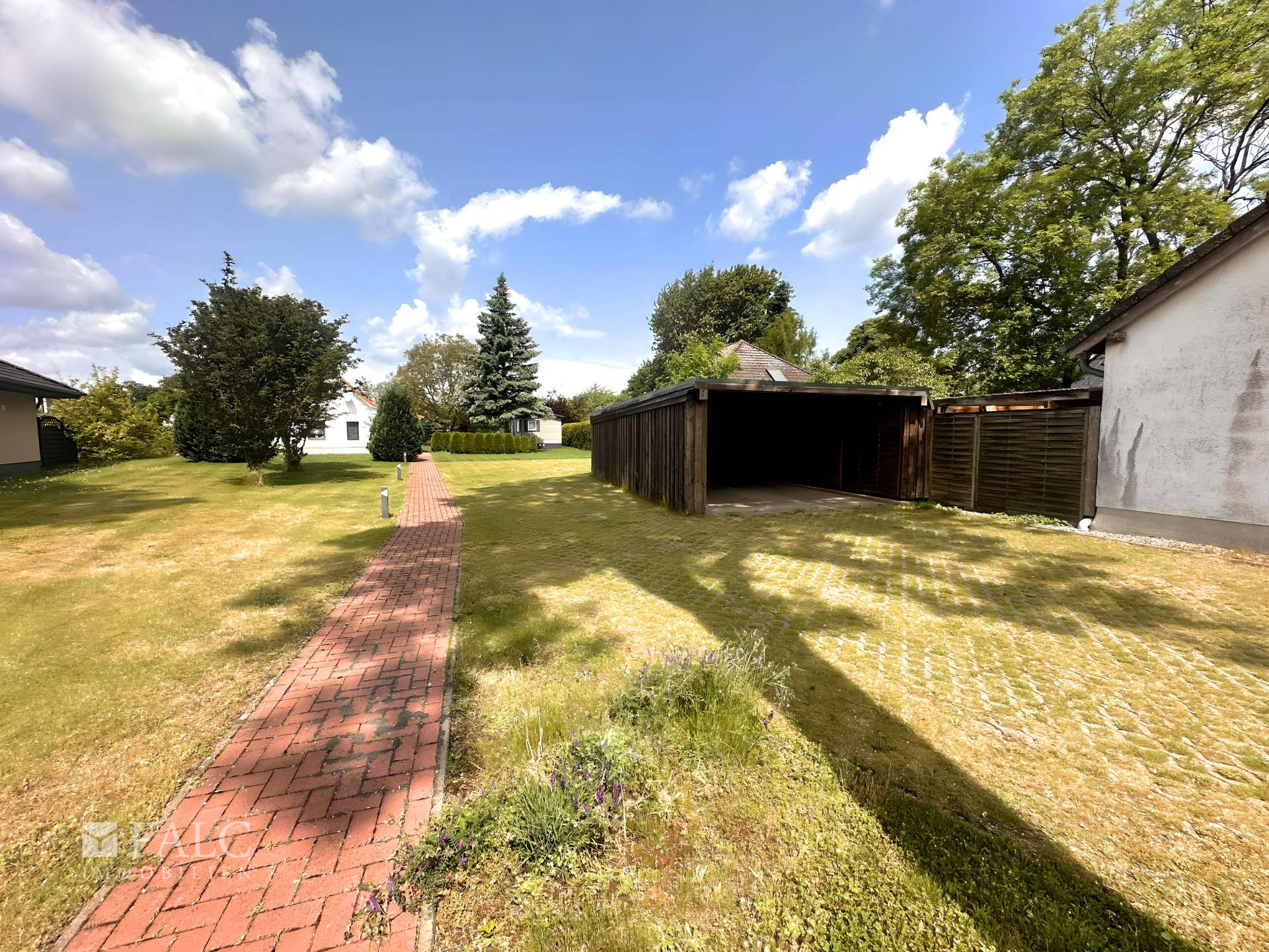 Carport Einfahrt